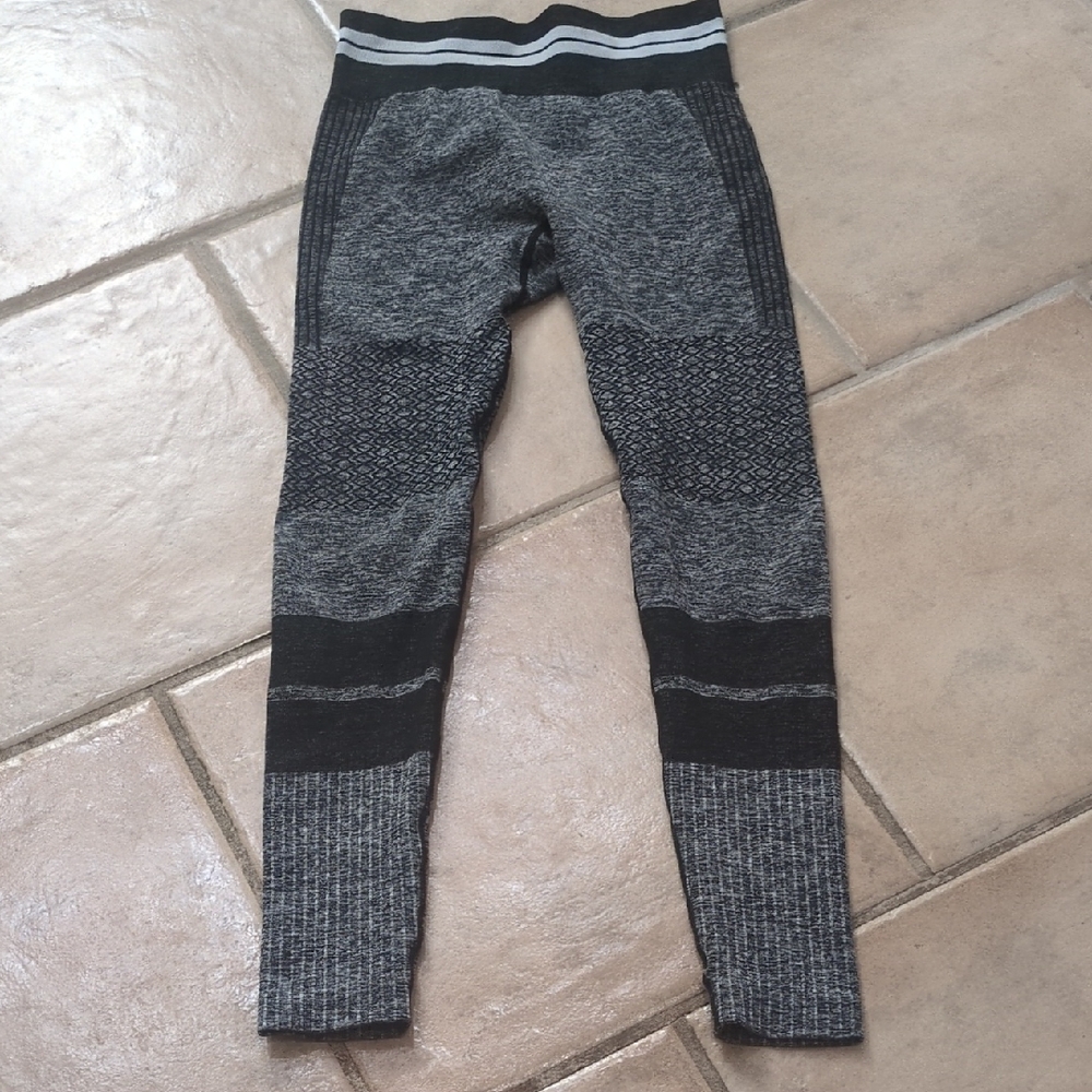 Kids Black and Gray Seamless Active Leggings